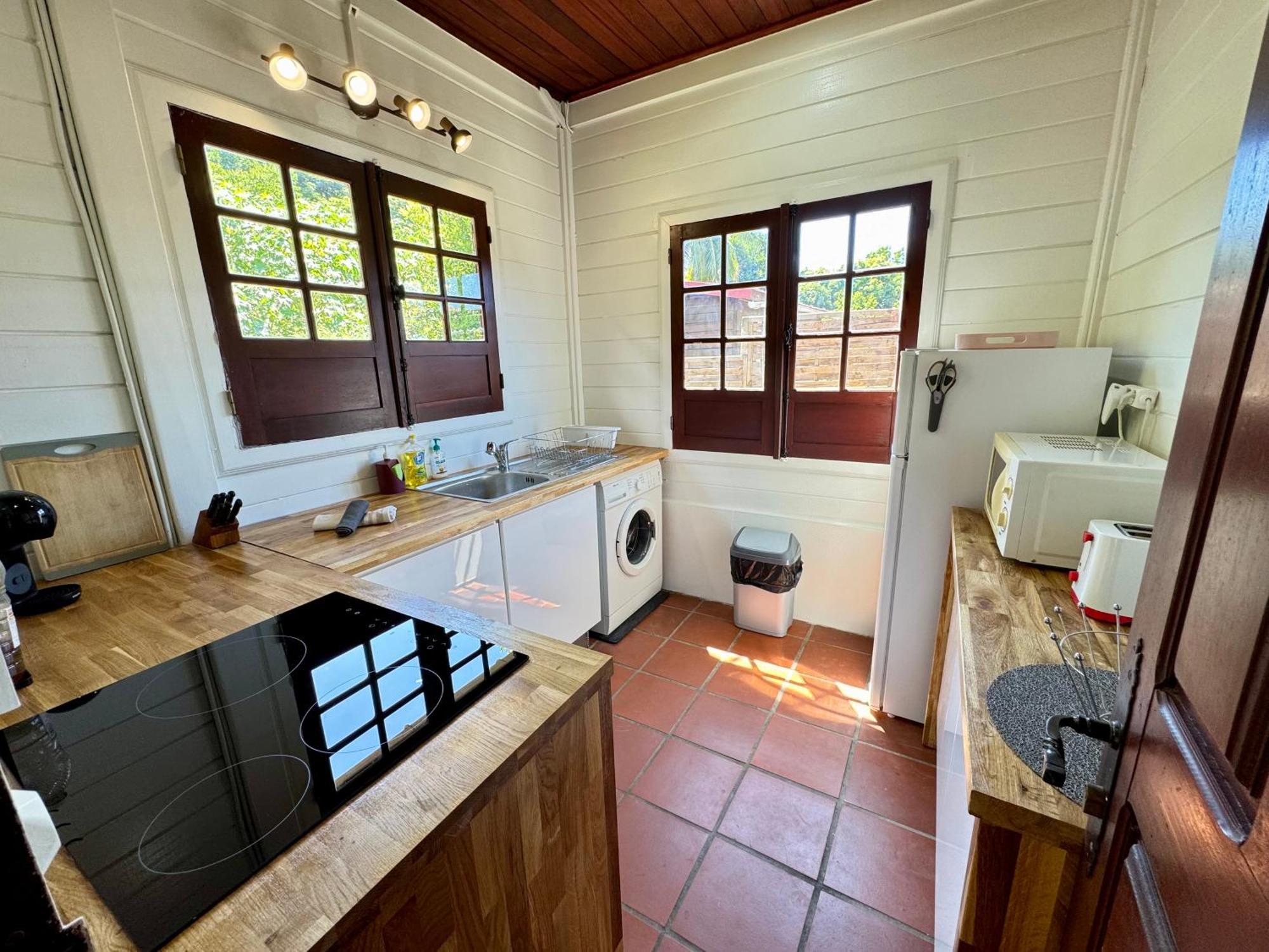 Le Gaspardo: Beachside Retreat with Garden and Comfort Le Carbet Exterior photo
